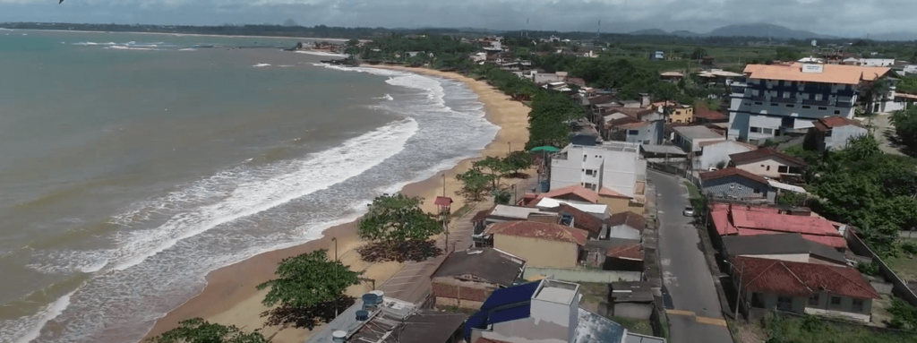 melhores lugares para pescar no espirito santo - foto da praia em Anchieta.