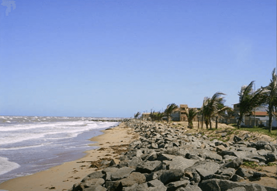 melhores lugares para pescar no espirito santo - foto da praia em conceição da barra.